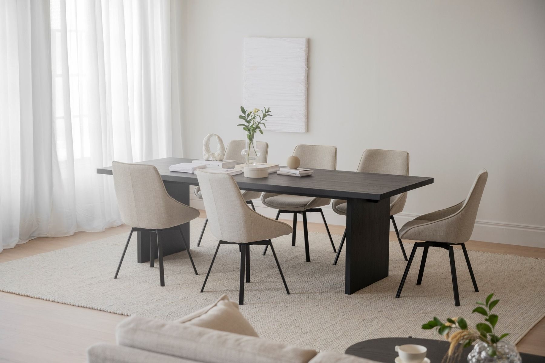 Rowico Emmett-ruokapöytä, musta