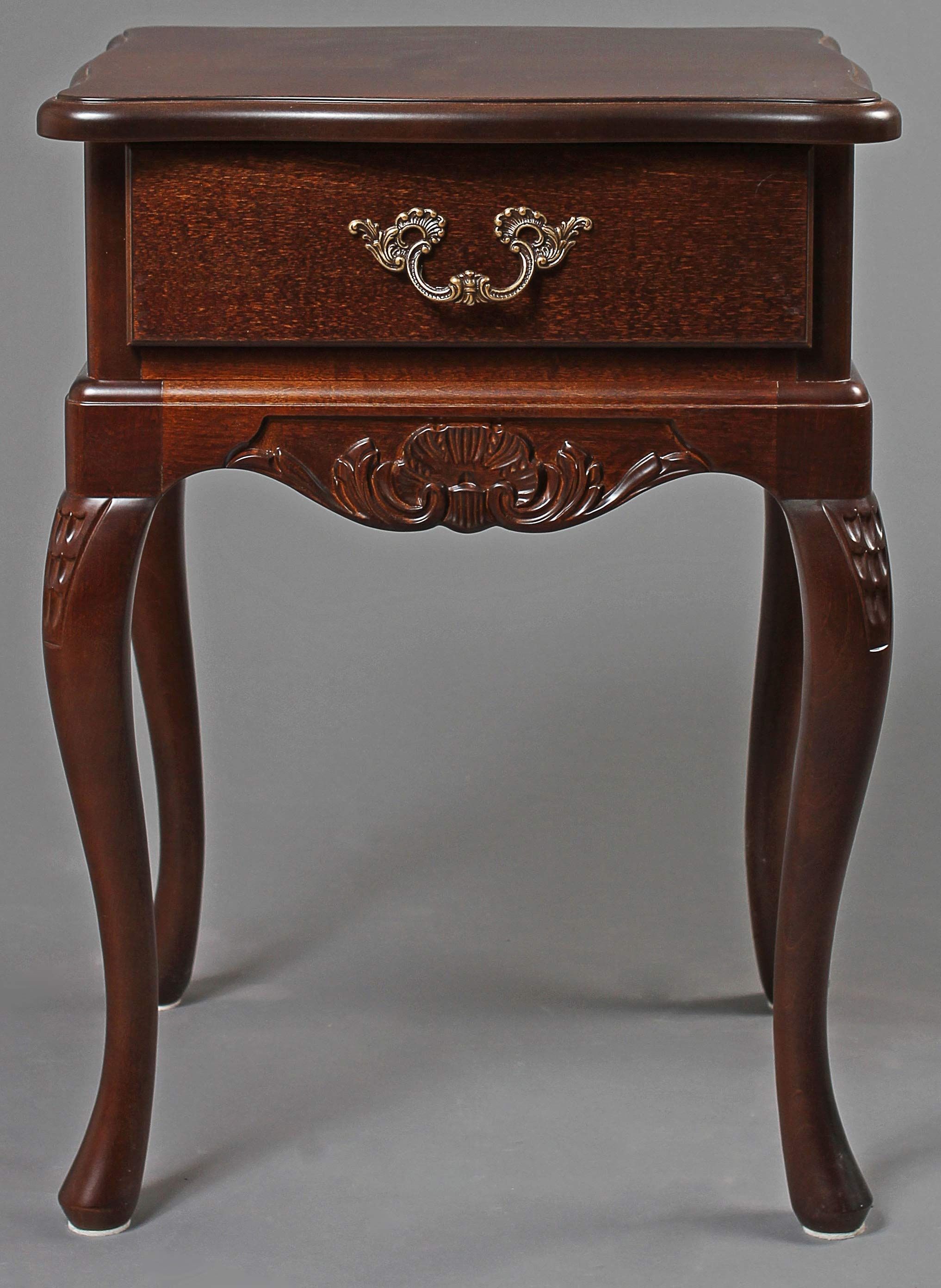 Laitala Talonpoikaisrokokoo yöpöytä, paljon värejä