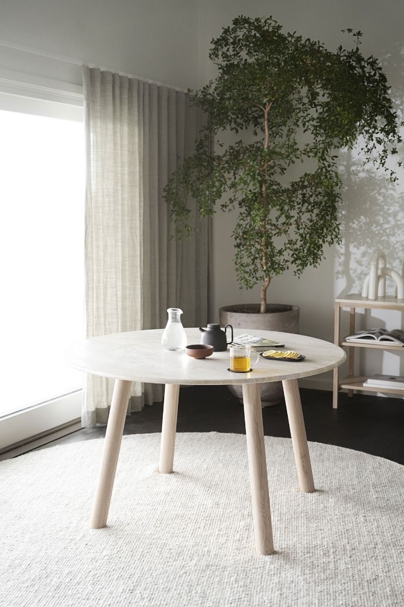 Rowico Taransay ruokapöytä Ø125cm, beige/valkopesty