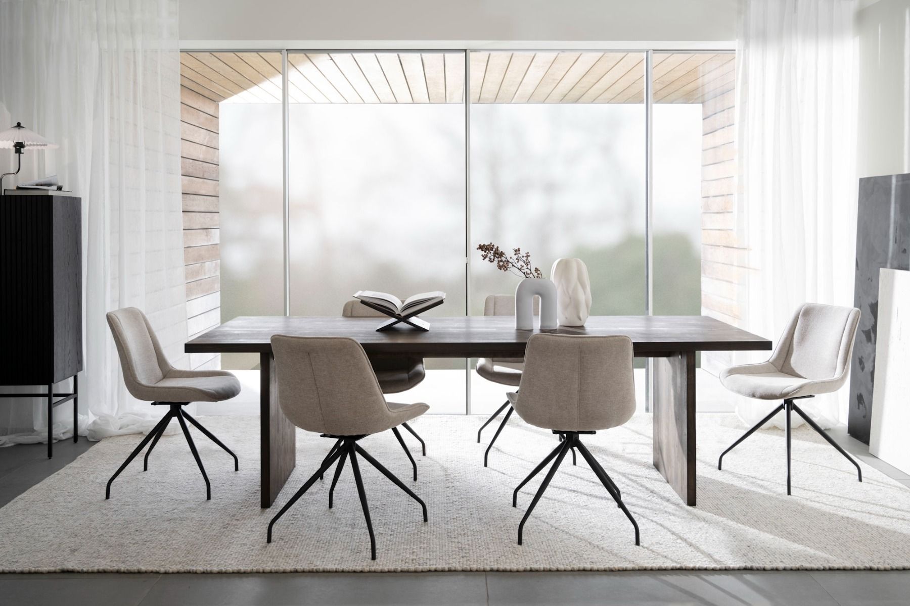 Rowico Emmett-ruokapöytä, ruskea