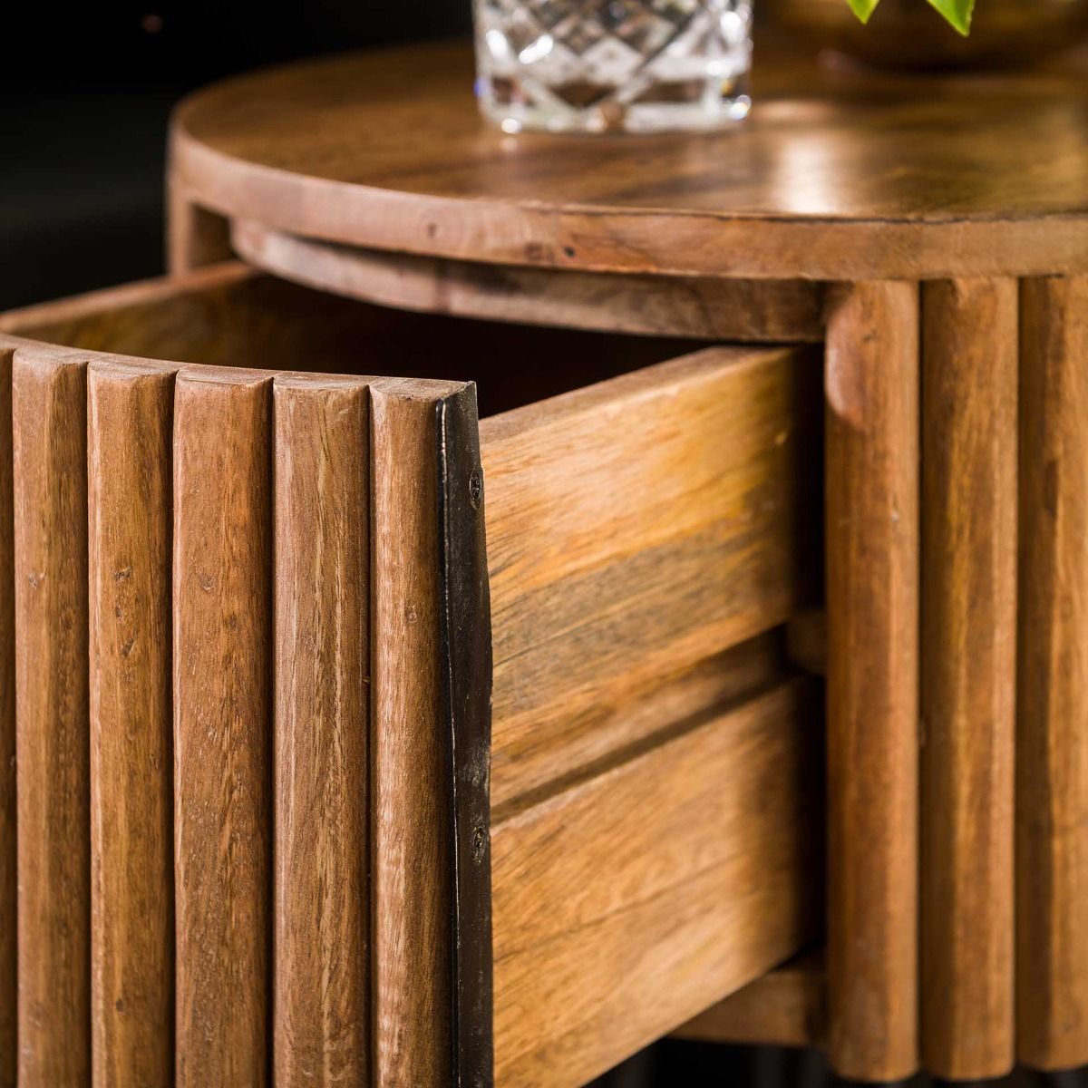 Amsterdam yöpöytä laatikolla