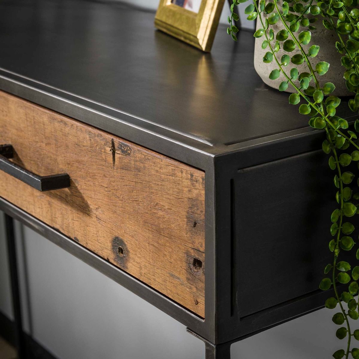 Amsterdam sivupöytä / kampauspöytä