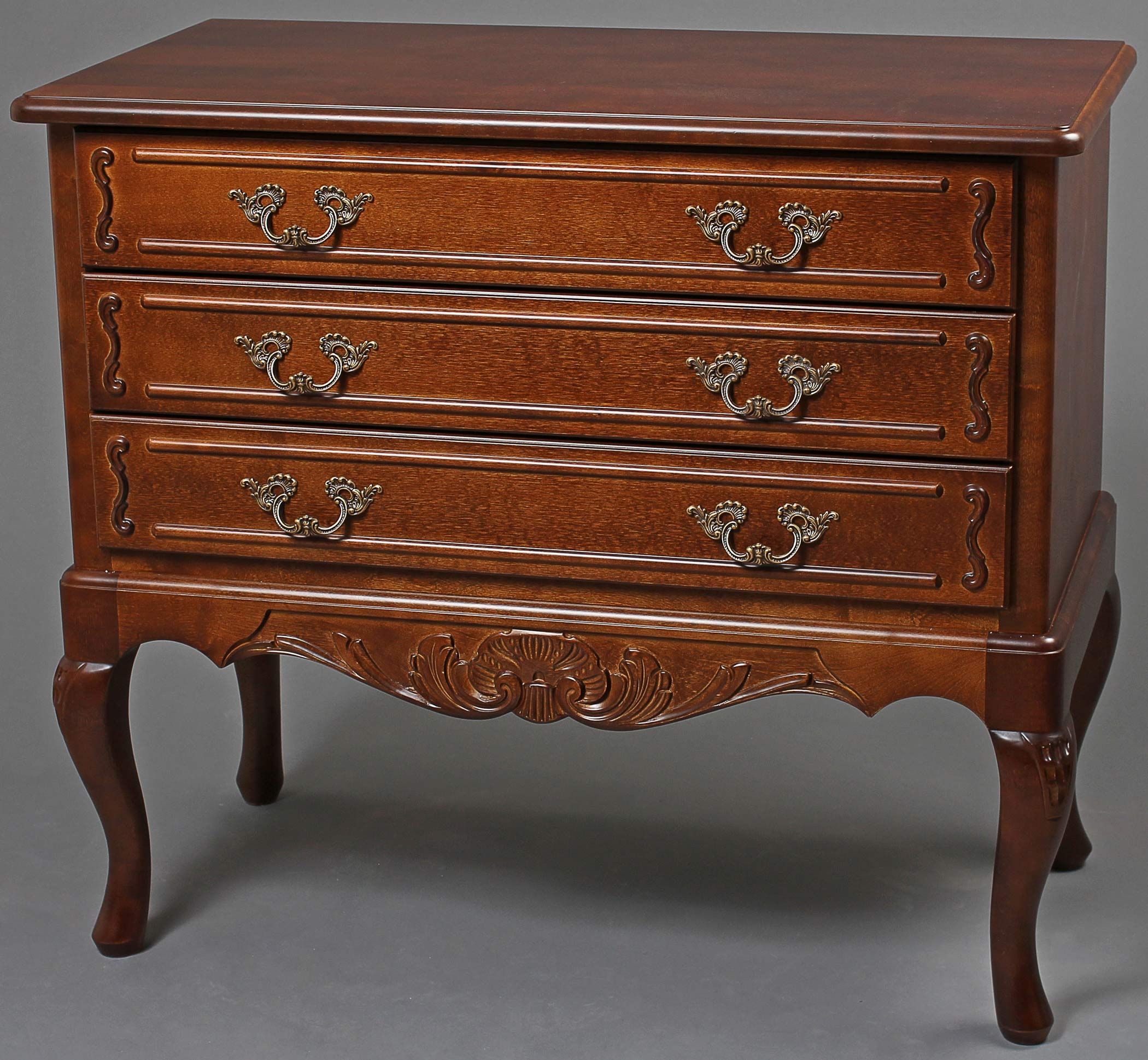 Laitala Talonpoikaisrokokoo lipasto, paljon värejä