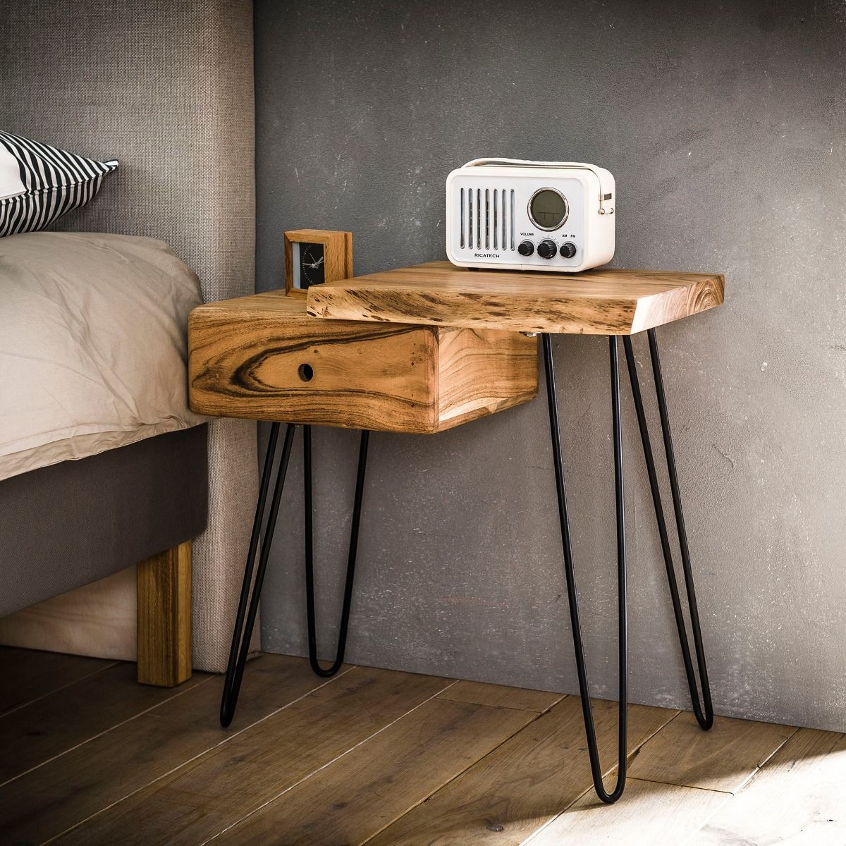 Amsterdam Yöpöytä, oikea