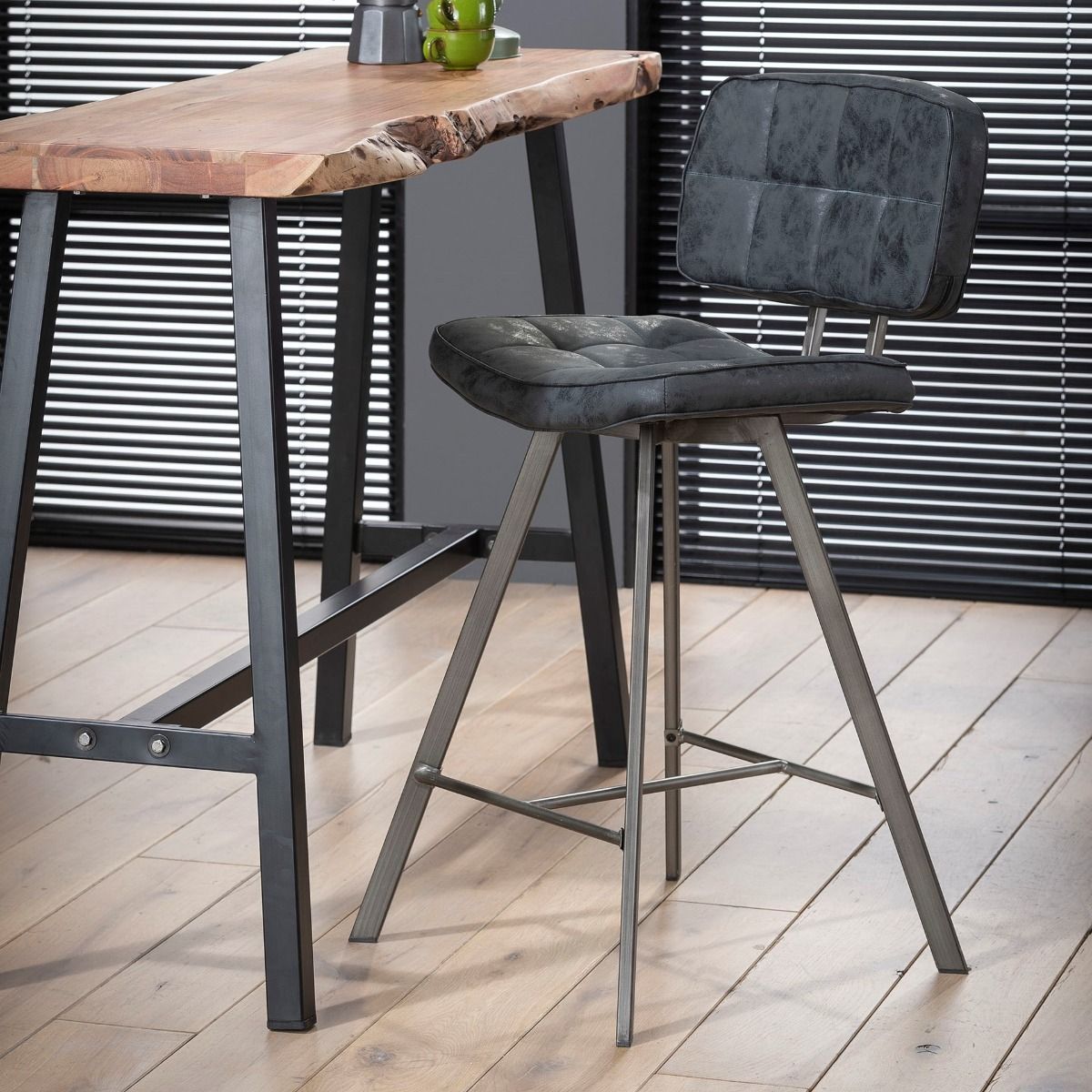 Amsterdam Baarituoli, musta