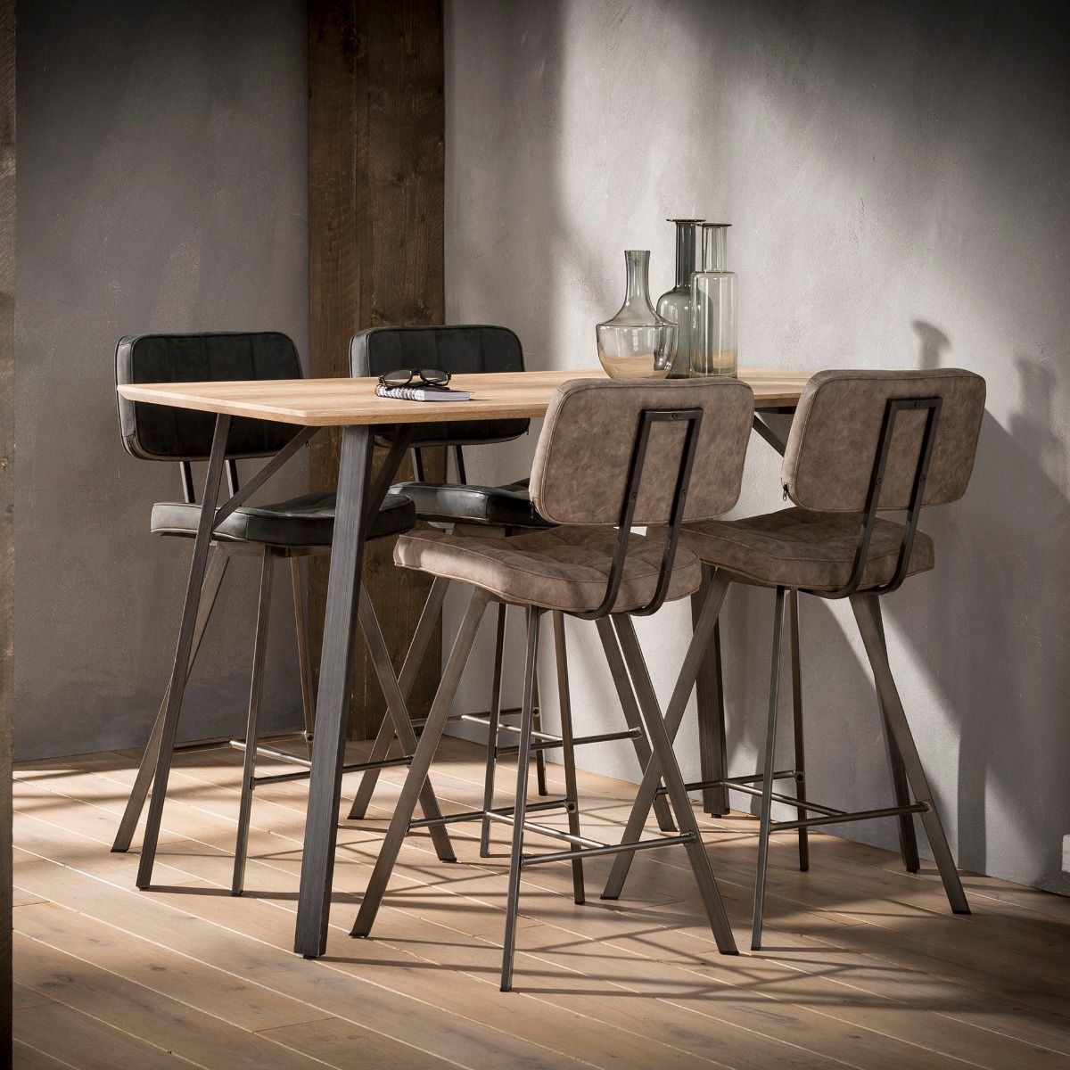 Amsterdam Baarituoli, musta