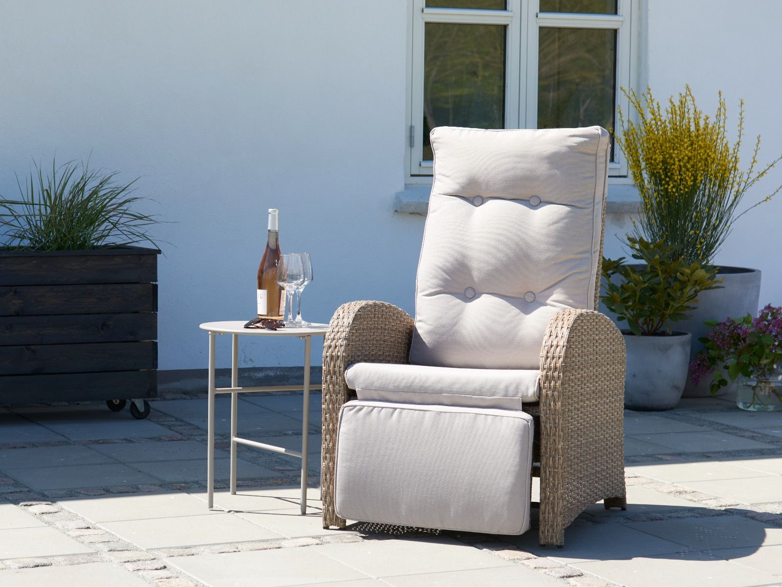 Blues mekanismituoli ulkokäyttöön, vaalea