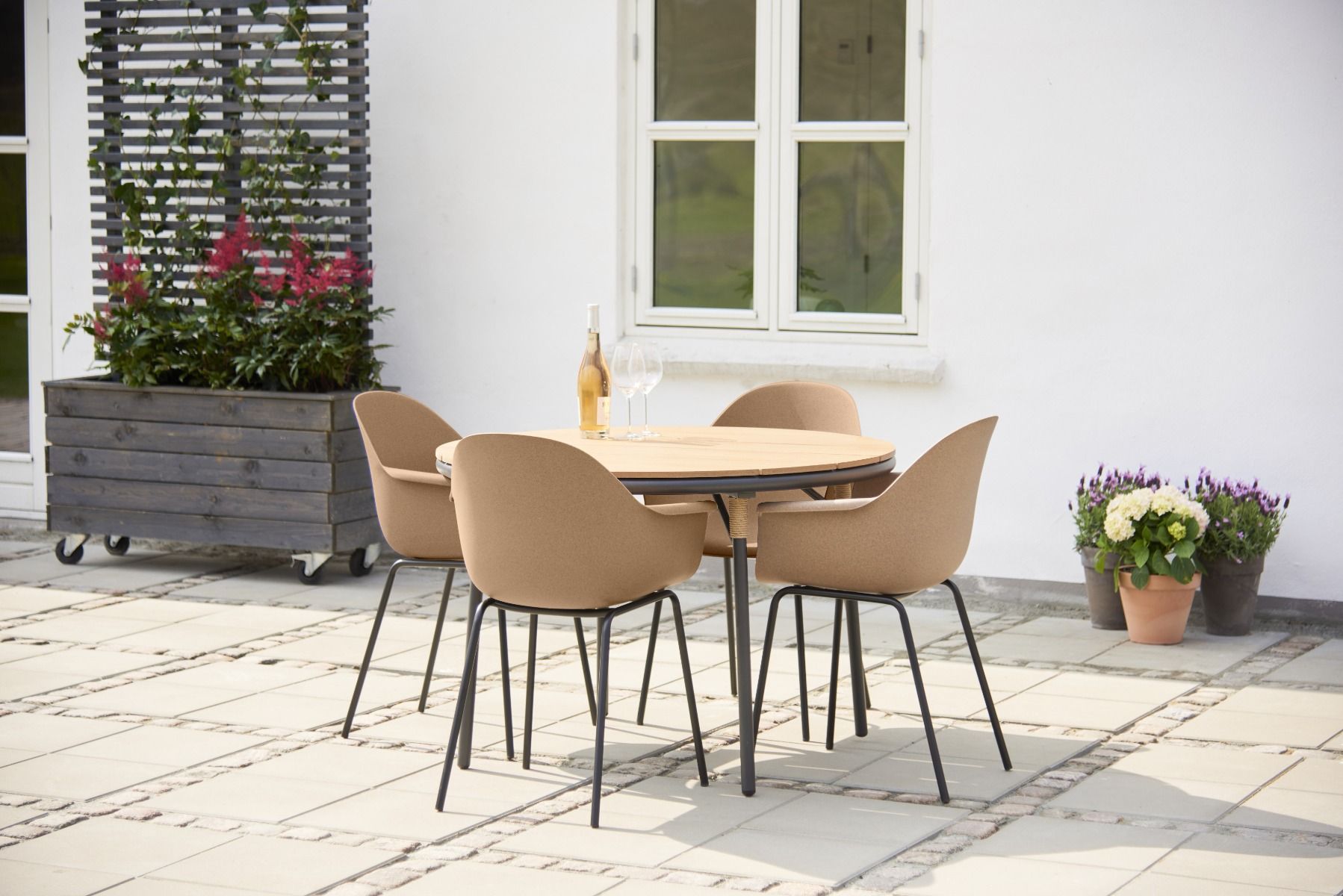 Juno pyöreä pöytä 110cm, ulkokäyttöön