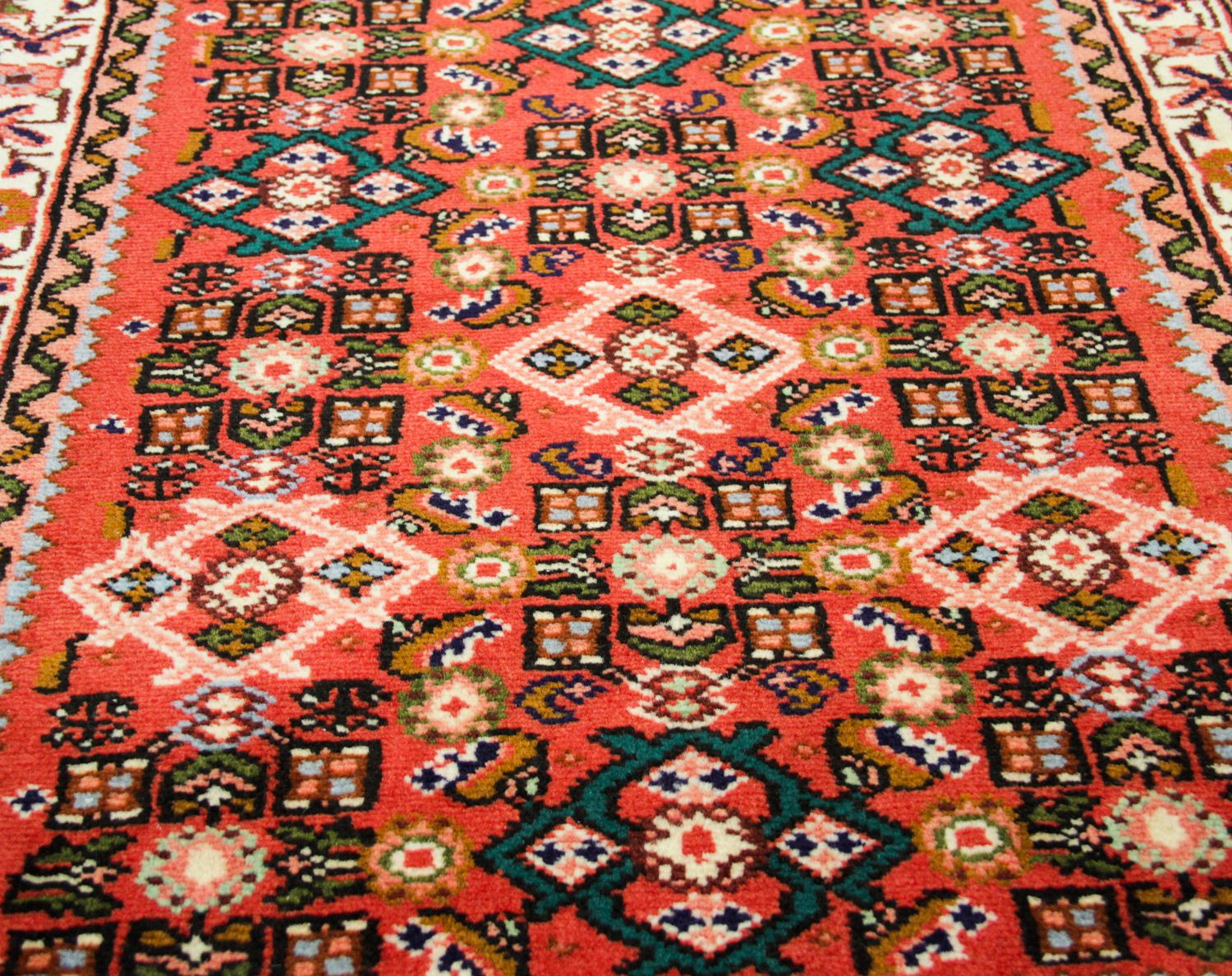 Hosseinabad Red matto, 82x302 cm