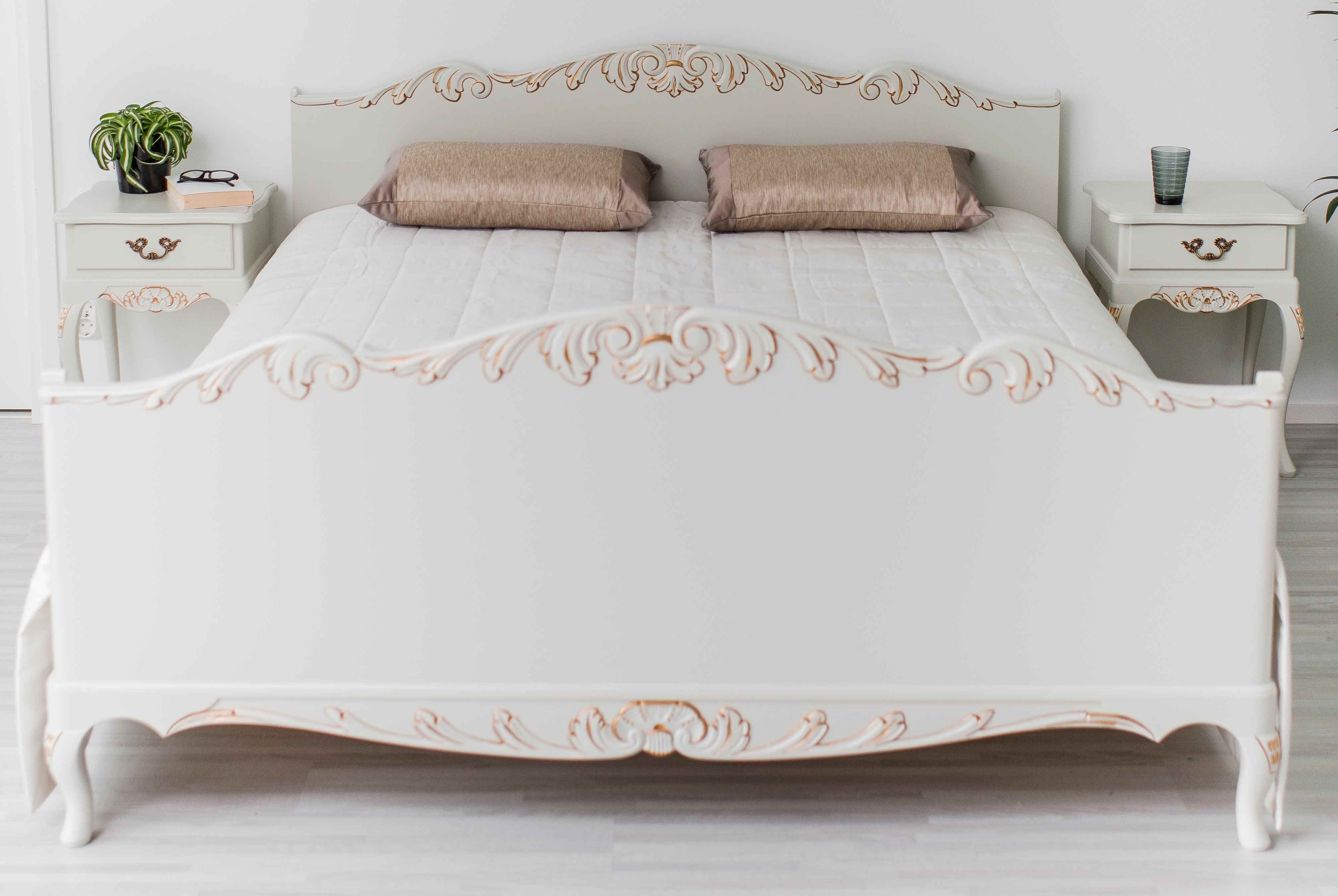 Laitala Talonpoikaisrokokoo sänky, paljon värejä