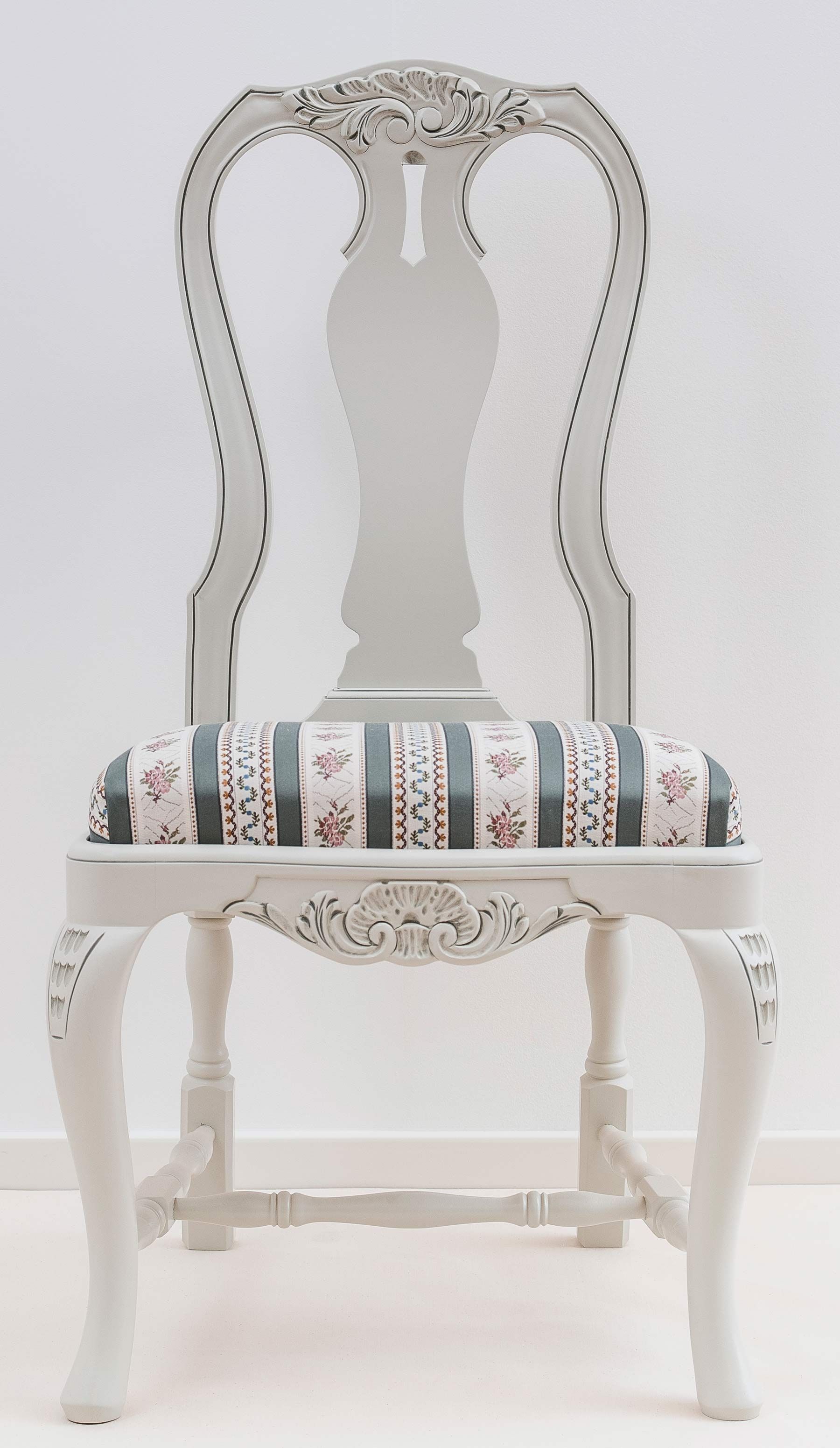 Laitala Talonpoikaisrokokoo tuoli, paljon värejä