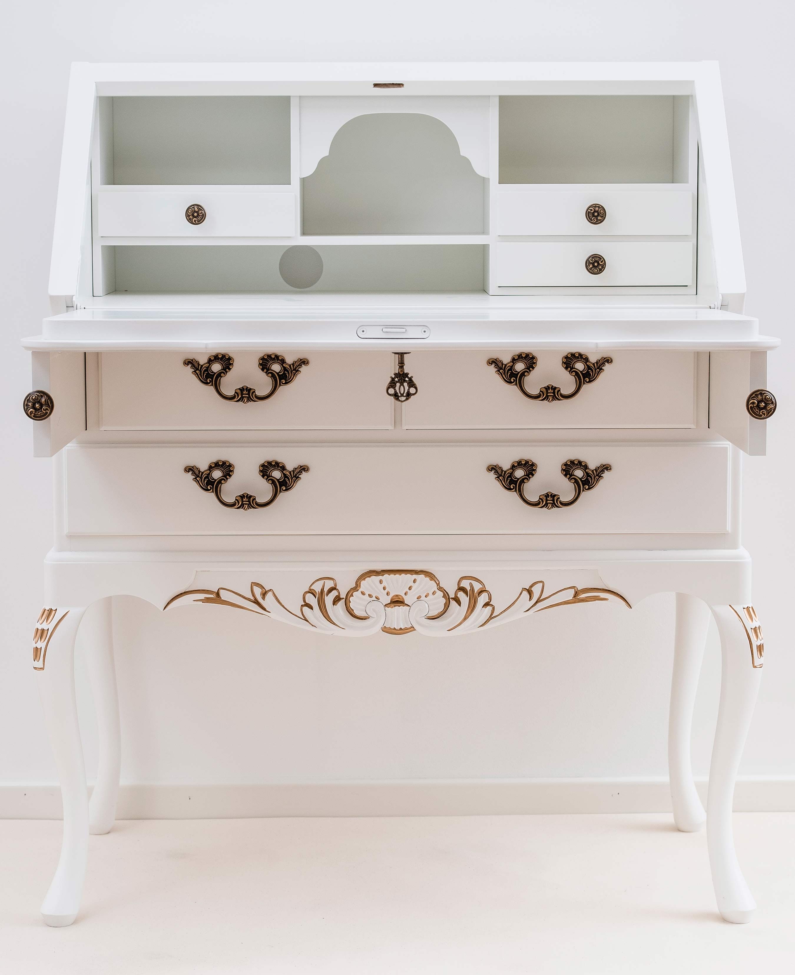 Laitala Talonpoikaisrokokoo kirjoituspöytä, paljon värejä