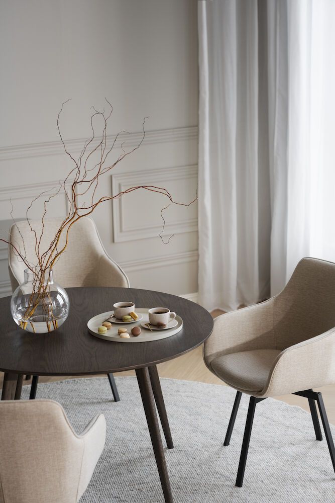 Rowico Alison nojatuoli, vaalea beige