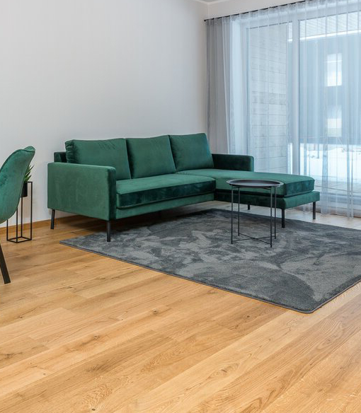 Amelie samettisohva divaanilla, Vihreä