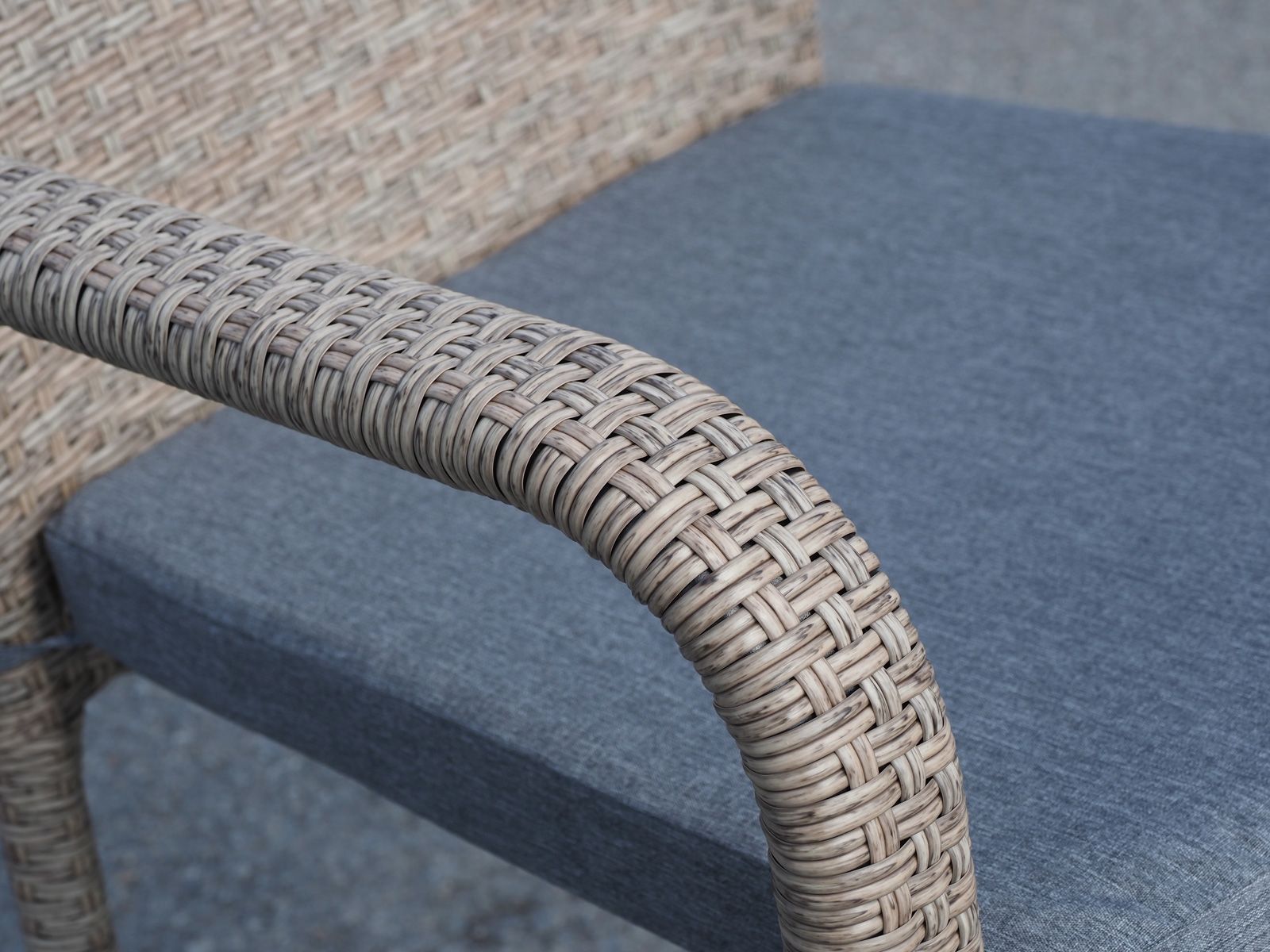 West terassipöytä + 6 Apollo tuolia, eri värejä