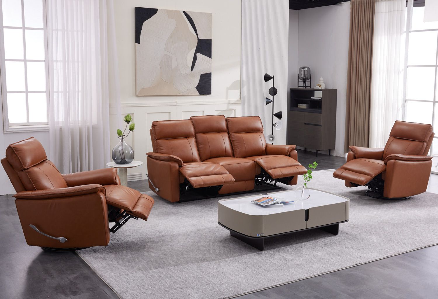 Konjakinruskea Arizona sohvakalusto 3+1+1 olohuoneessa ja sohvapöytä ja matto