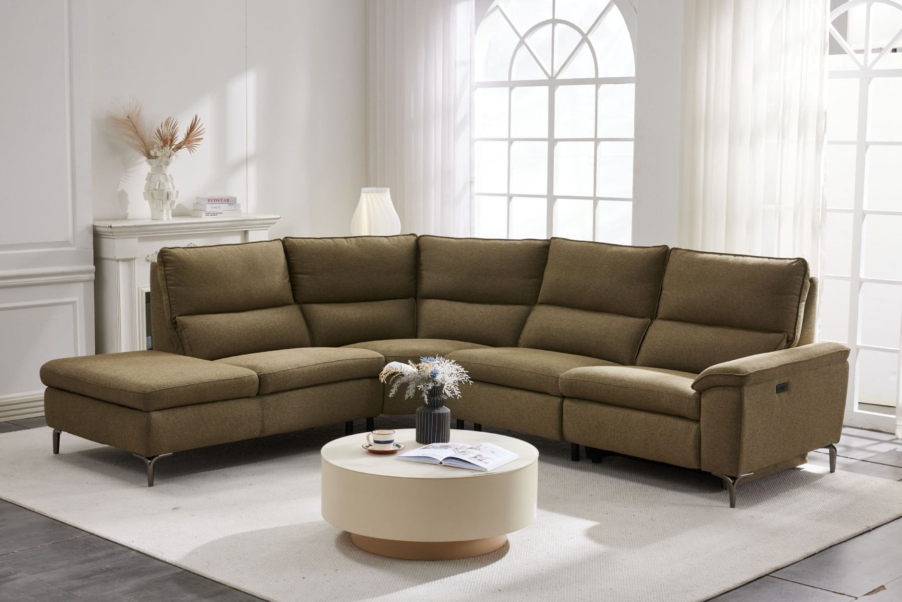 Aspen avokulmasohva vihreällä värillä korkealla selkänojalla ja sähkömekanismilla