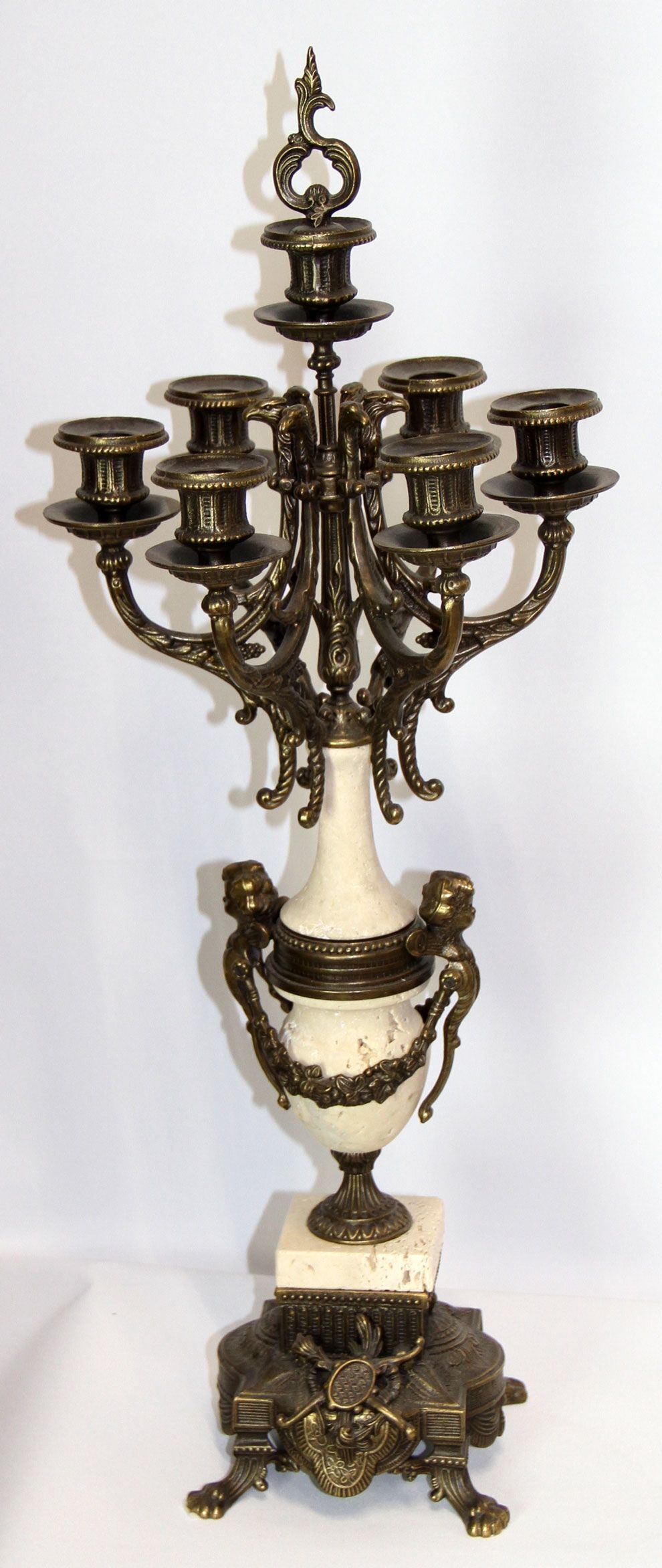 Ateljee-kynttelikkö 7:lle kynttilälle