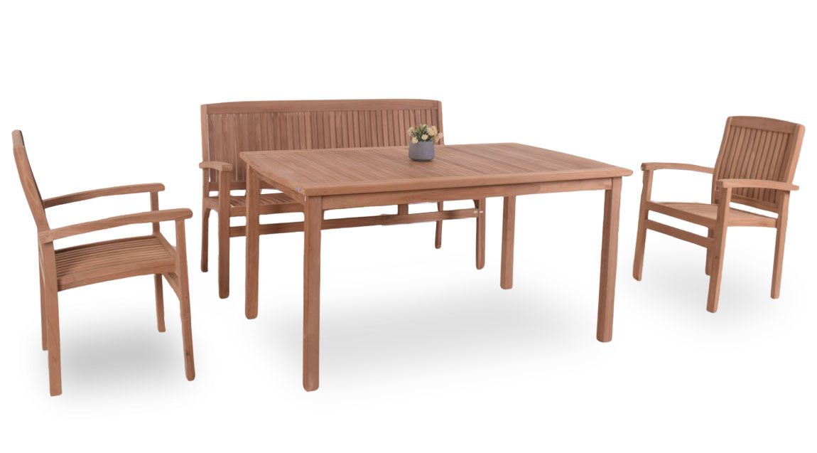 Teakista valmistettu sohvaryhmä ruokapöydällä. 2-istuttava sohva, kaksi lepotuolia ja 90x150cm kokoinen ruokapöytä.