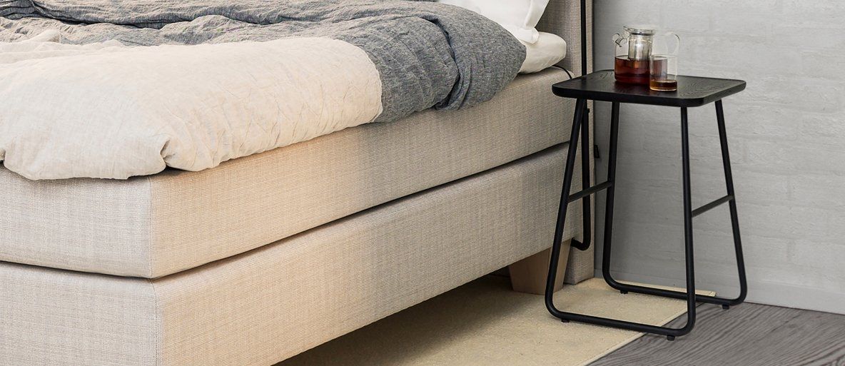 Jensen Add On Floor yöpöytä, eri värejä