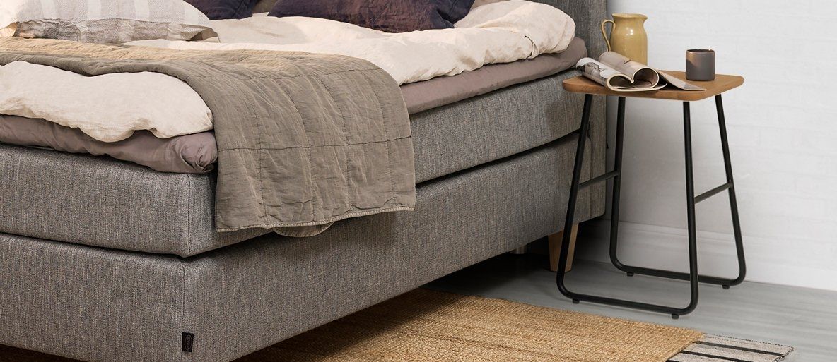 Jensen Add On Floor yöpöytä, eri värejä