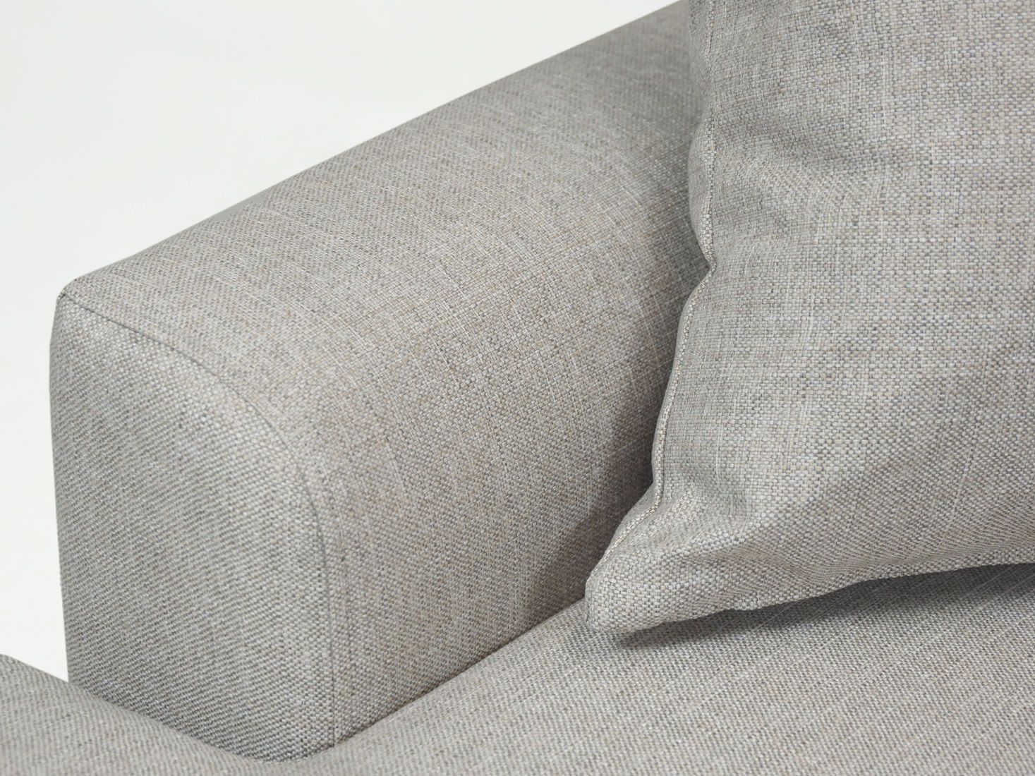 Lähikuva beigen värisestä Hygge -verhoilukankaasta