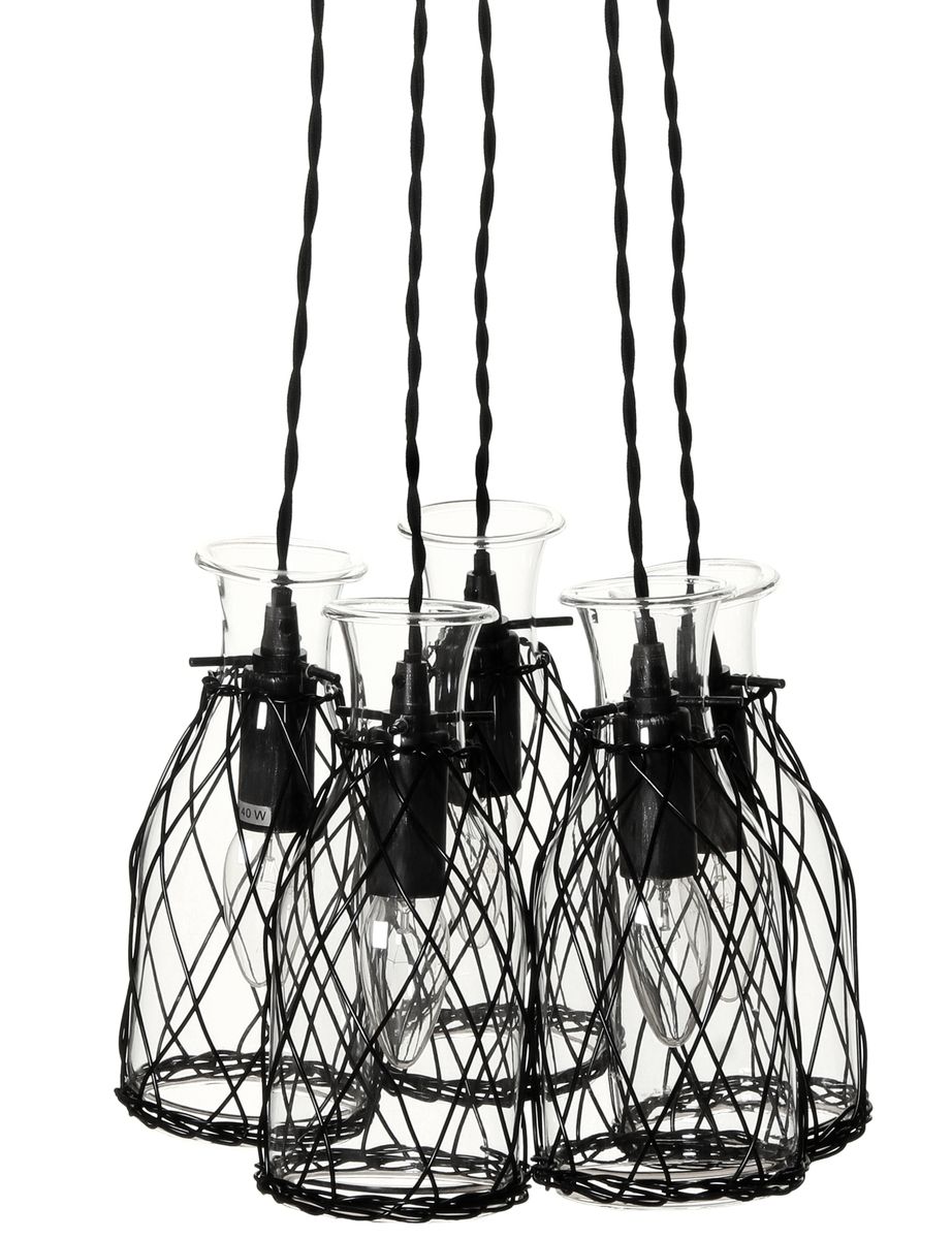 Beth on näyttävä ryhmävalaisin, jossa viisi pullonmuotoista, kirkkaasta lasista valmistettua valaisinosaa roikkuu elegantisti mustan metalliverkon kehystäminä.