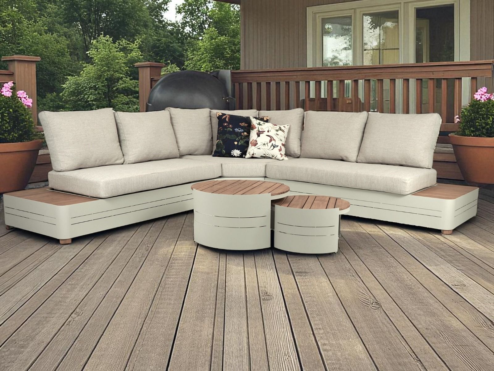 Iso kulmasohva terassille moderni ja vaalea