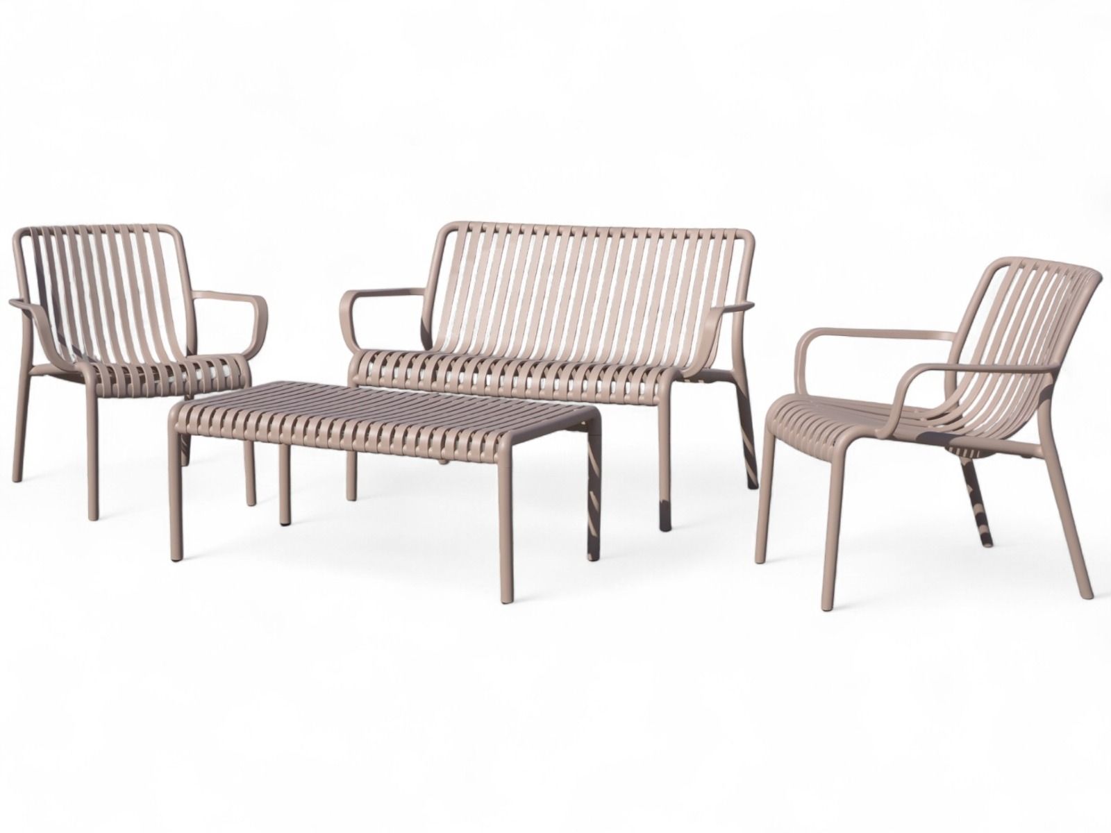 Brandon terassiryhmä sohvalla ja kahdella tuolilla