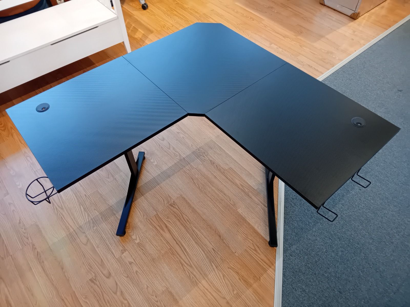 Carbon pelipöytä kulmamallinen