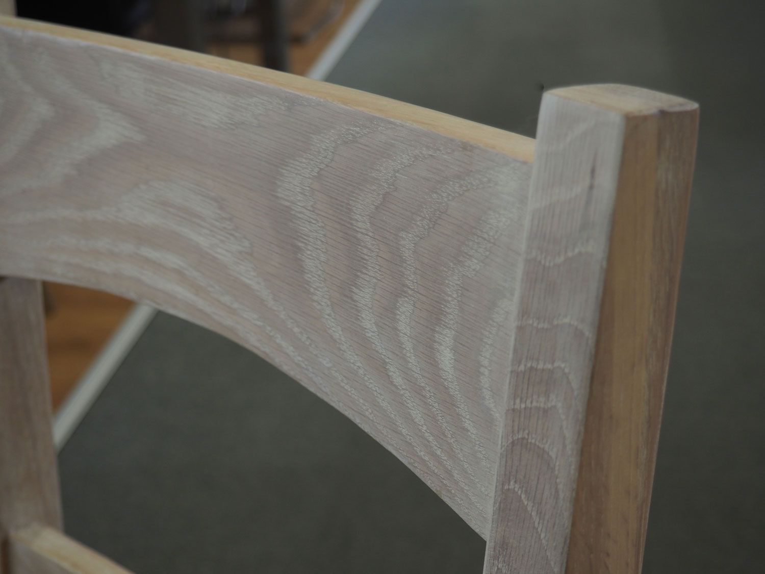 Chamonix-ruokatuoli, valkopesty