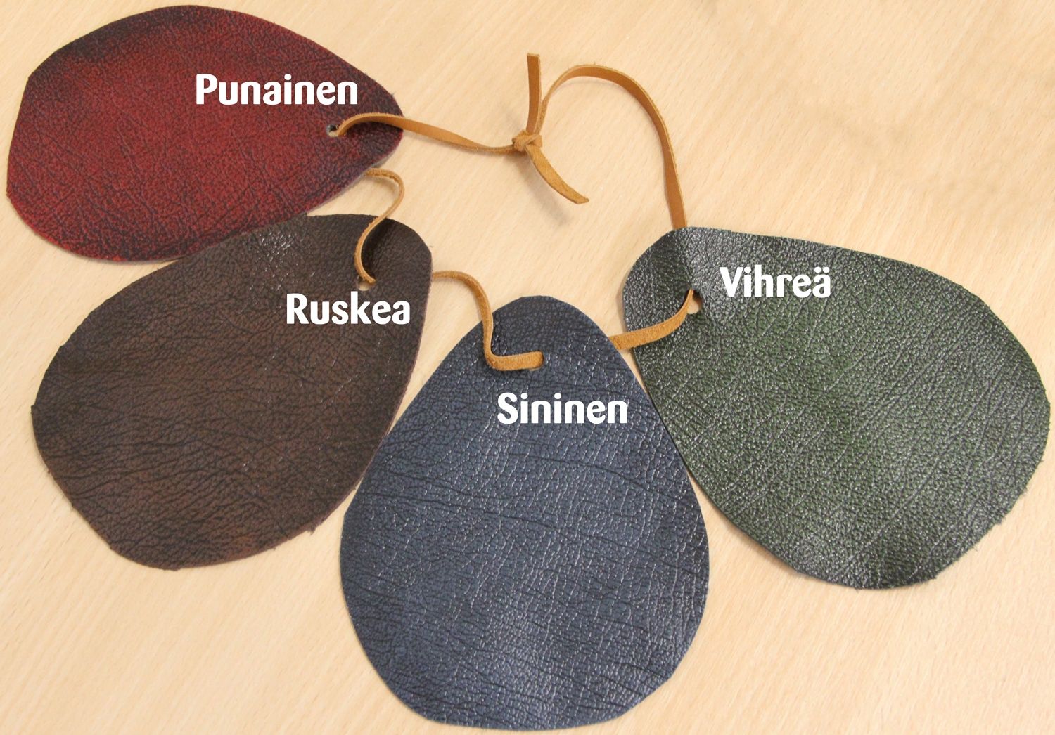 Chesterfield nahkakulmasohva, eri värejä