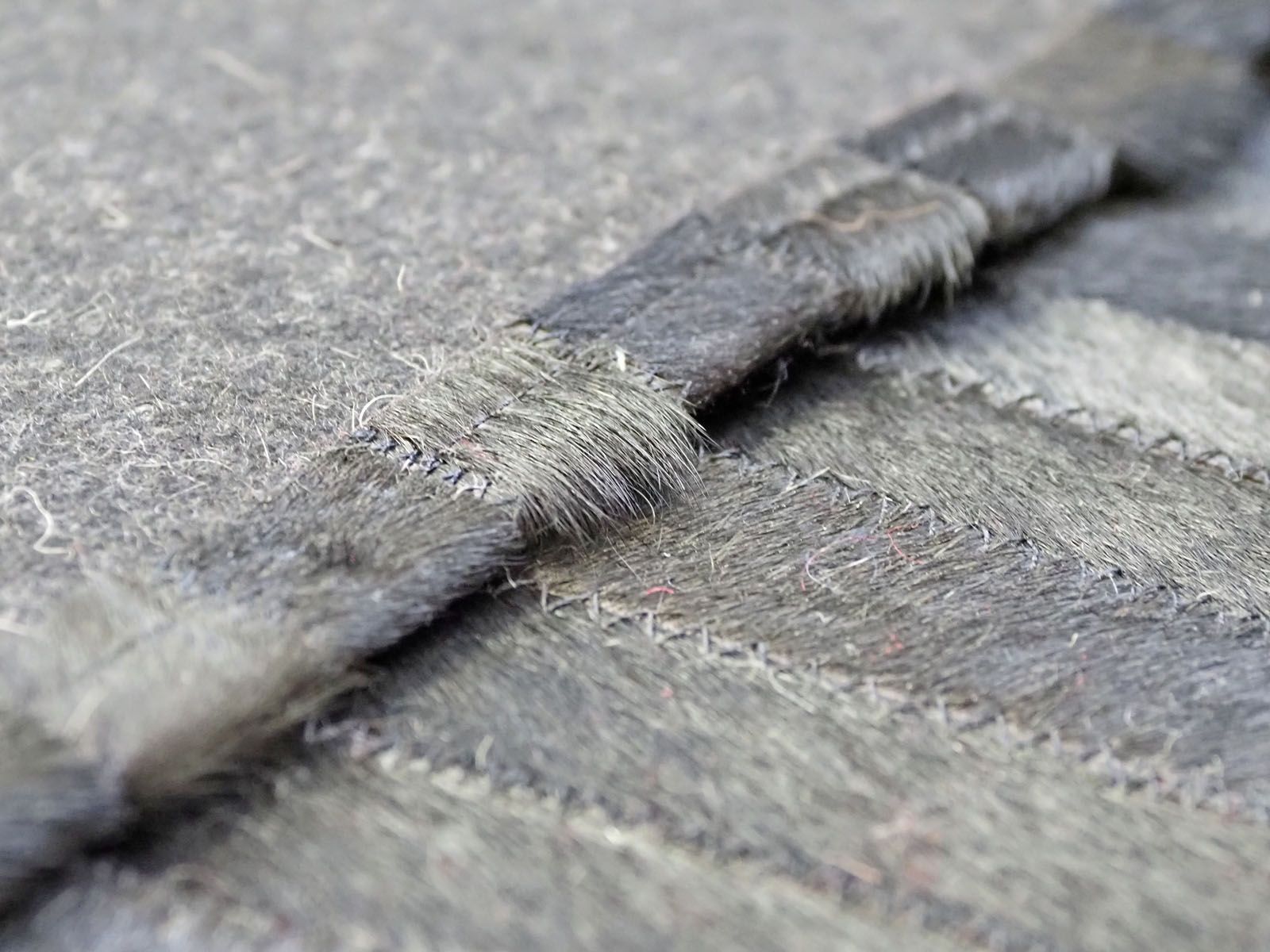 Härännahka-matto musta, raita 160x230 cm