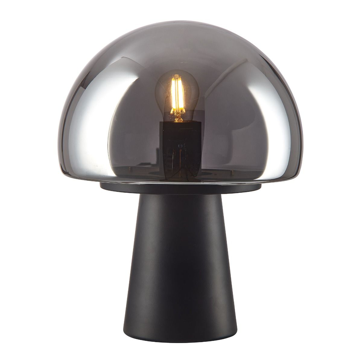Dome pöytävalaisin on harmoninen yhdistelmä muotoilua ja toimivuutta. Sen kiiltävä lasikupu jakaa valon pehmeästi ja luo lämpimän, kodikkaan tunnelman. Tukeva musta metallijalka antaa valaisimelle vakautta ja ajattoman elegantin ulkoasun, joka sulautuu he