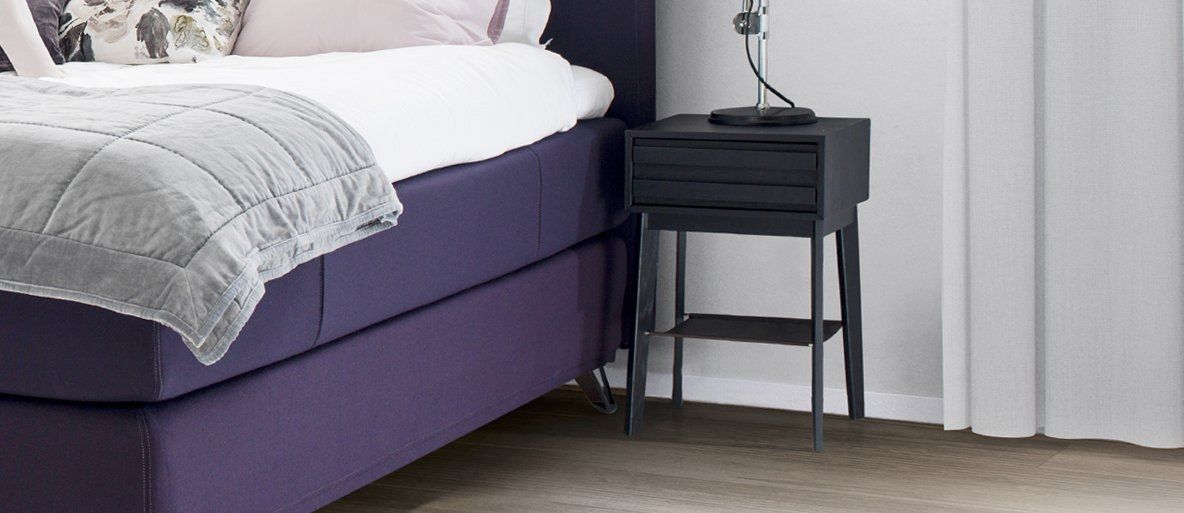 Jensen Eicon yöpöytä, musta