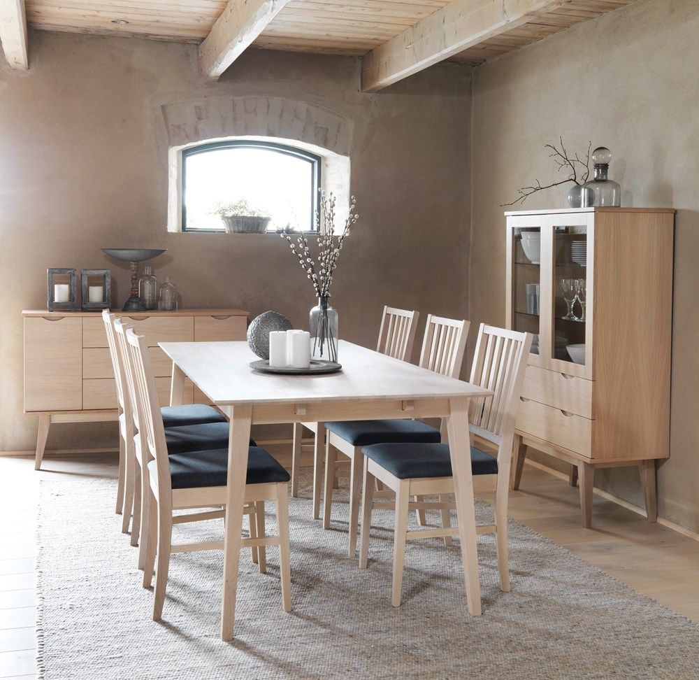 Rowico Filippa vitriini, valkopesty tammi