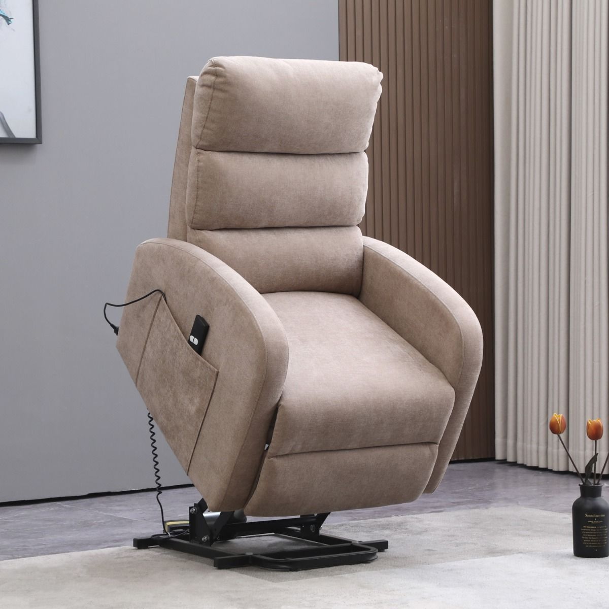 Seniori mekanismituoli nostava vaaleanruskea