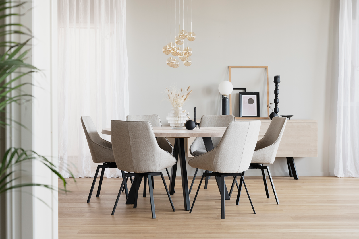 Rowico Fred Ruokapöytä, valkopesty tammi/musta