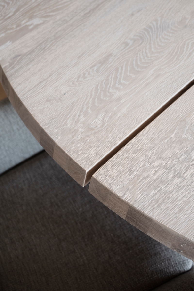 Rowico Fred Ruokapöytä, valkopesty tammi/musta