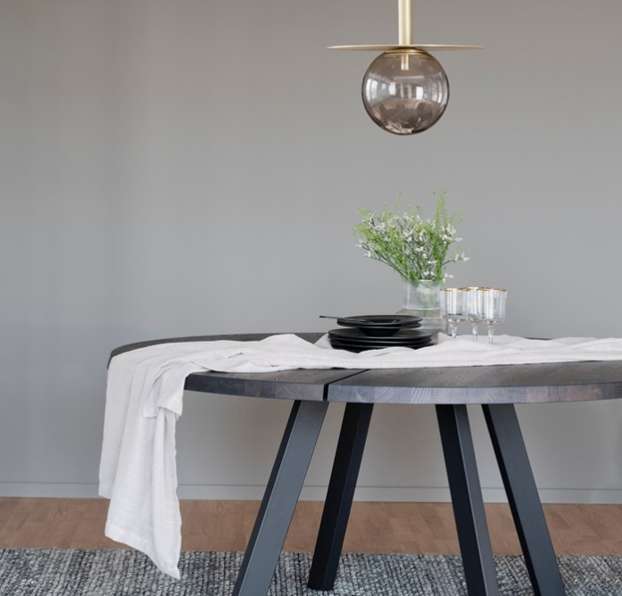 Rowico Fred Ruokapöytä, savu/musta