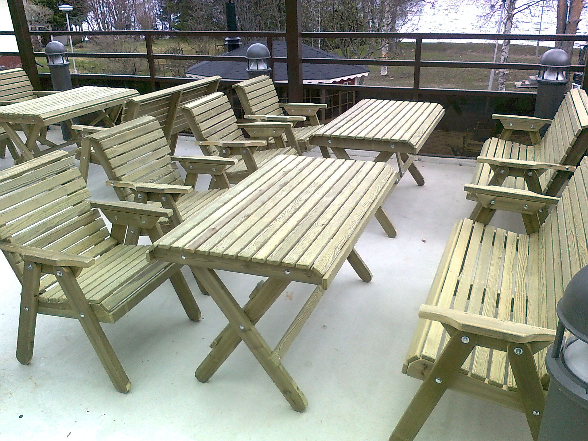 Grön pöytä 74x125 ulkokäyttöön, eri värejä