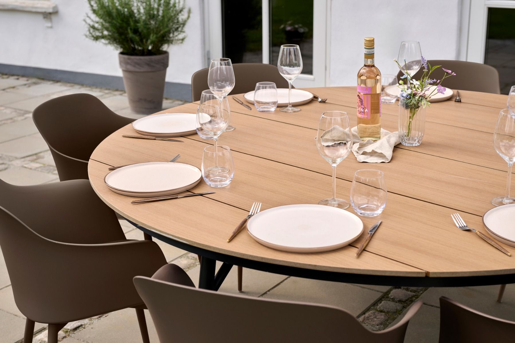 Grande iso pyöreä terassipöytä 178 cm