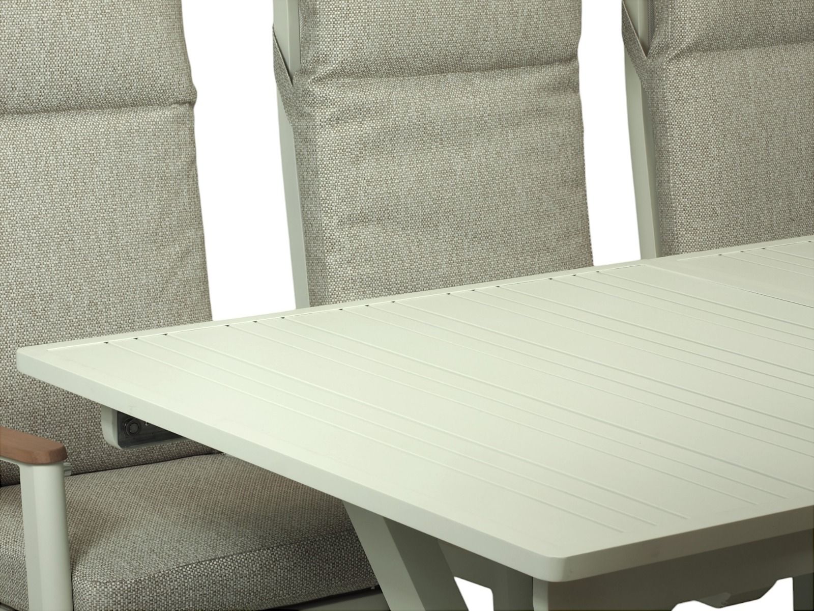 Hanko ruokaryhmä jatkopöydällä ulos