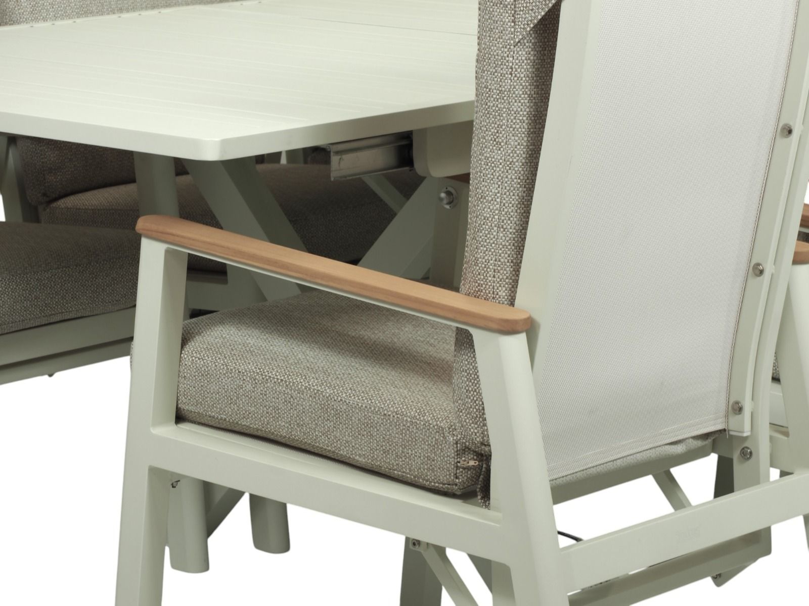 Hanko ruokaryhmä jatkopöydällä ulos