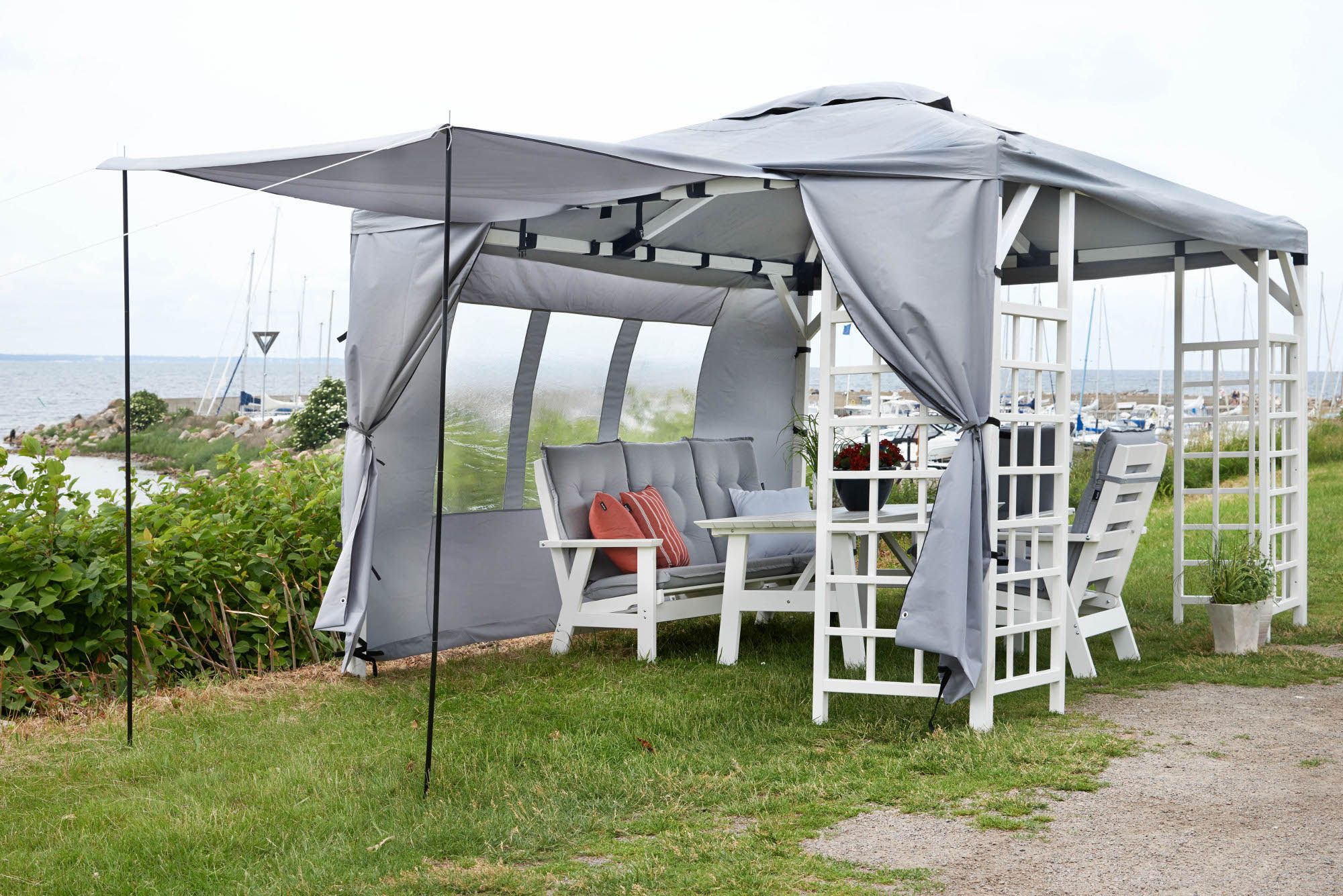 Hov paviljongin varakatto, eri värejä ja kokoja