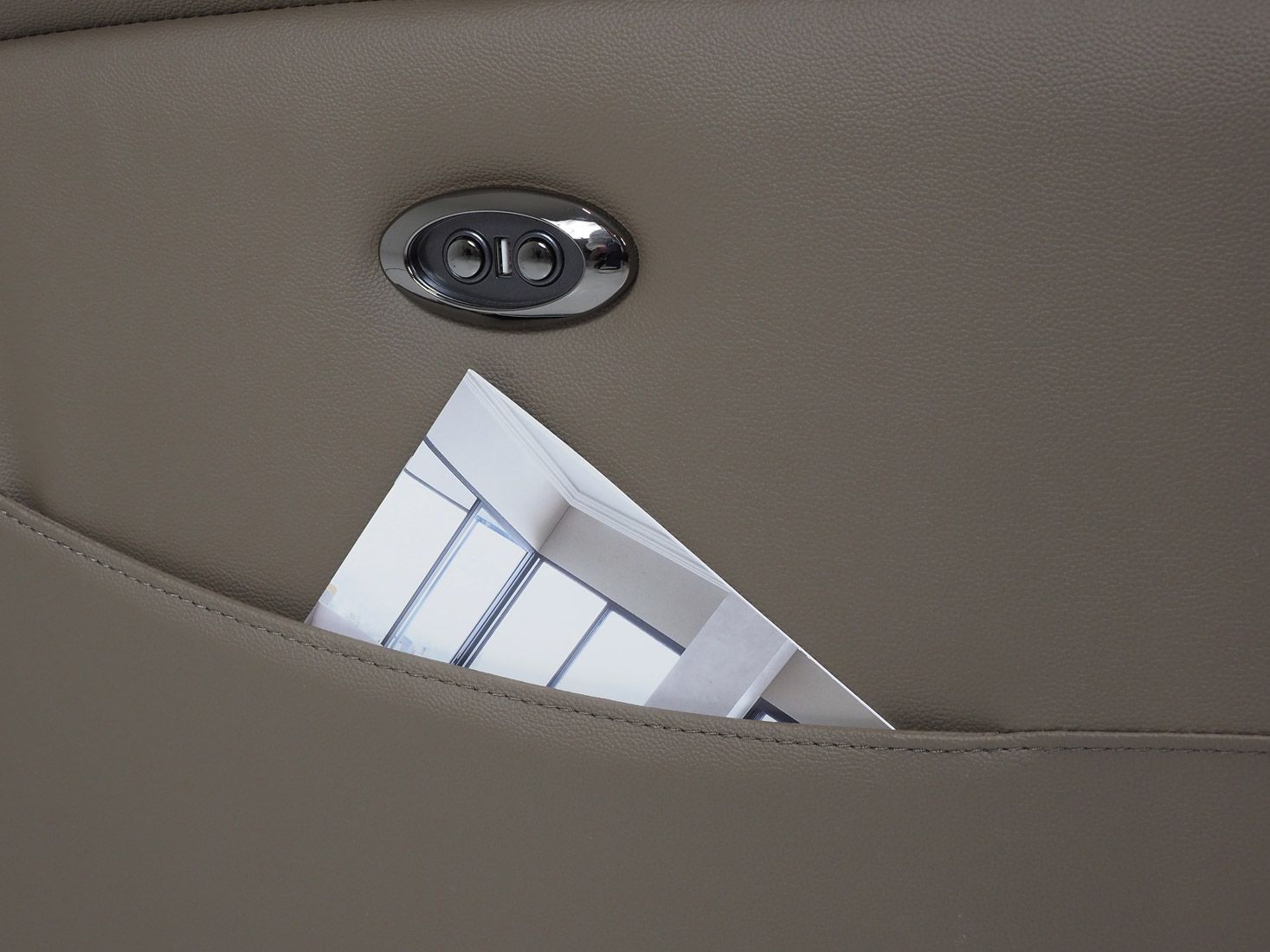 Iisa sähkömekanismituoli, taupe nahka