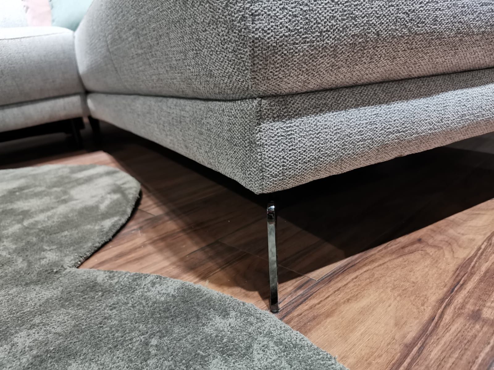 Scandic kulmasohva sähkömekanismeilla