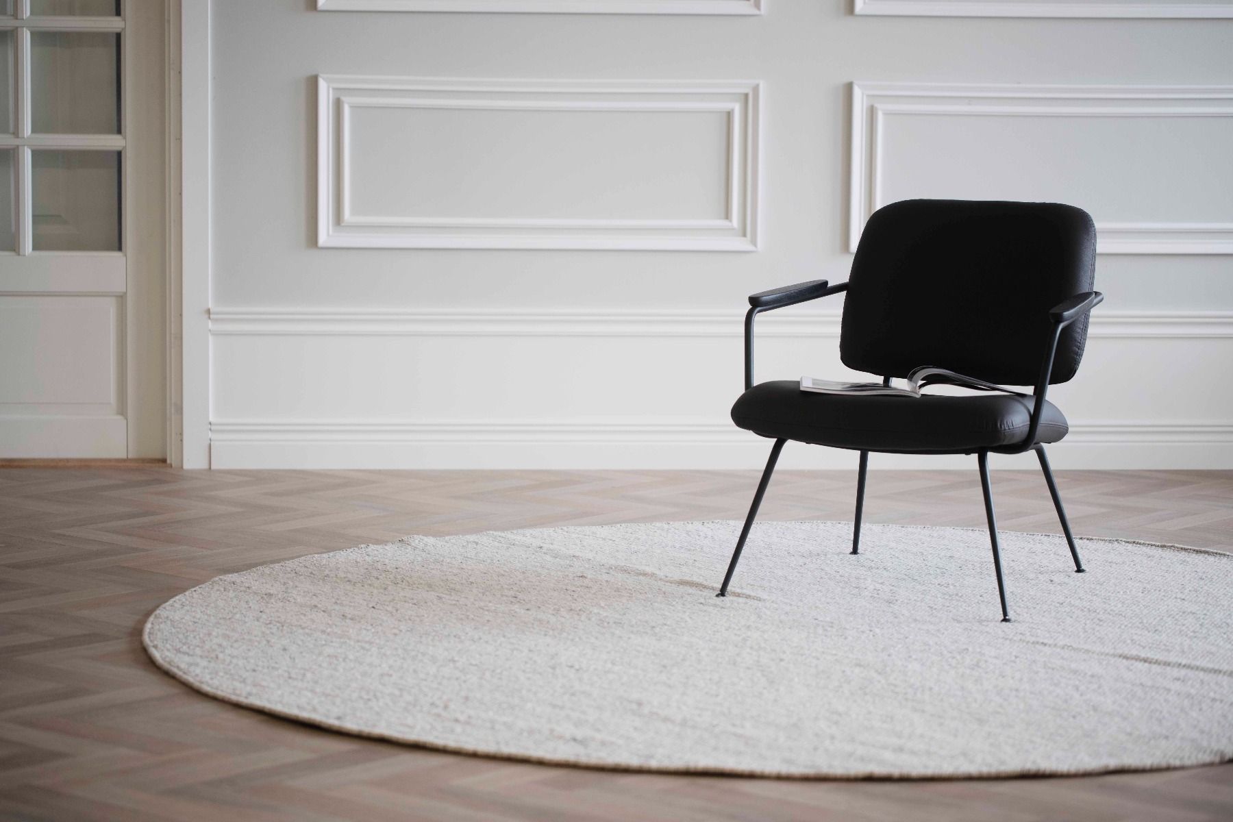 Rowico Prescott tuoli, musta nahka