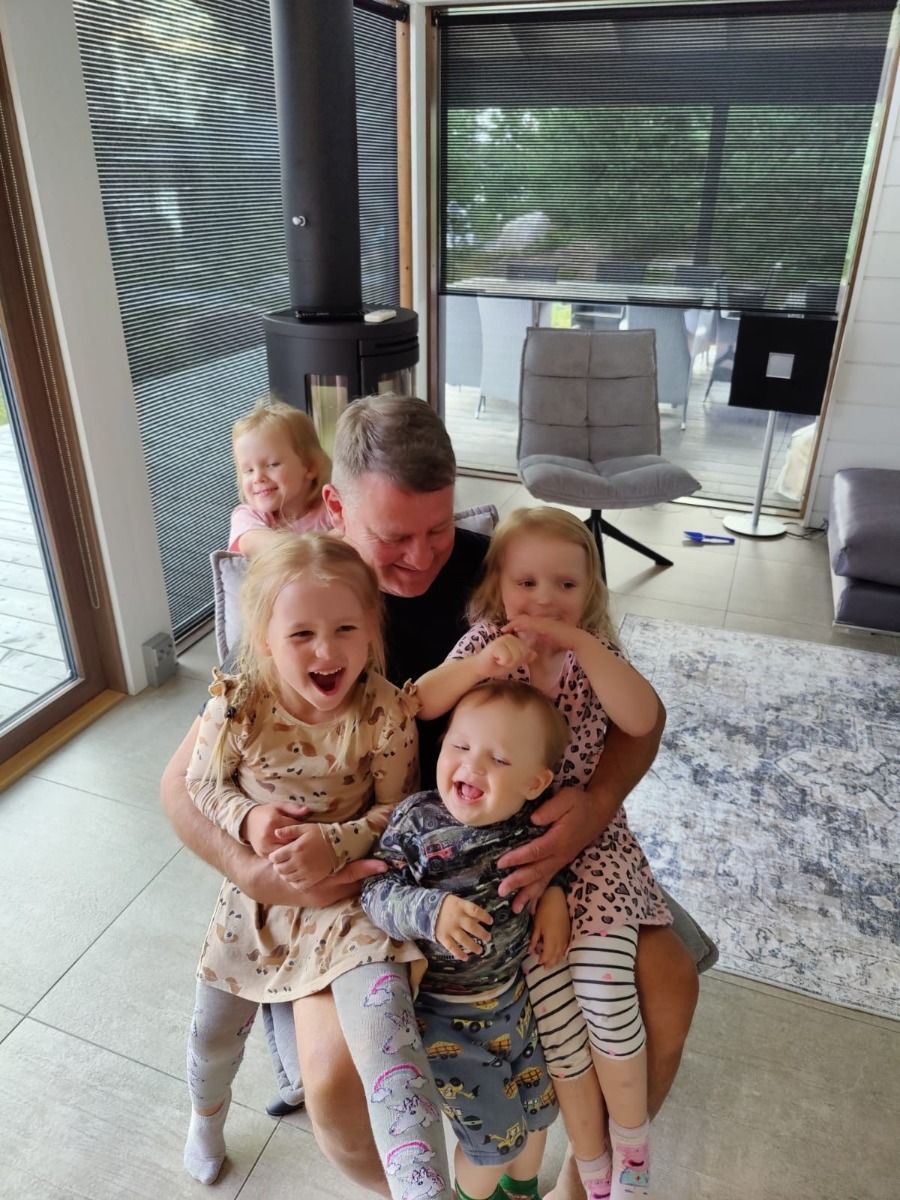 Flow lepotuoli pyörivä, vaalea teddykangas