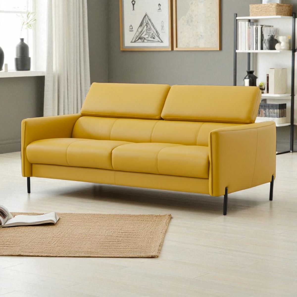 Keltainen nahkasohva säädettävillä niskatuilla